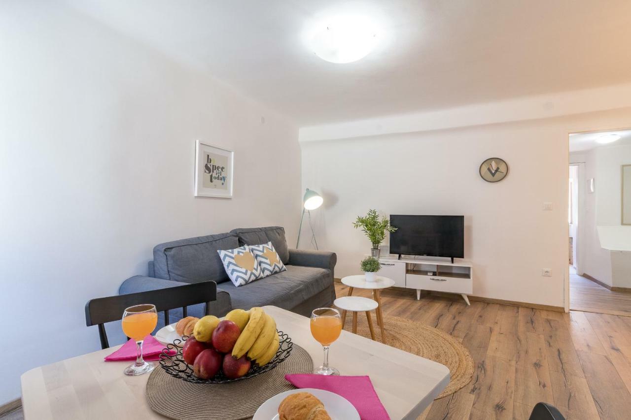 Central New Apartment Nonna Mara Rovigno Esterno foto
