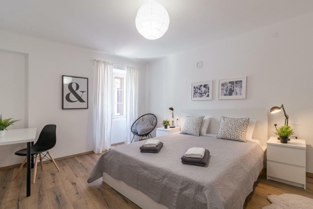 Central New Apartment Nonna Mara Rovigno Esterno foto