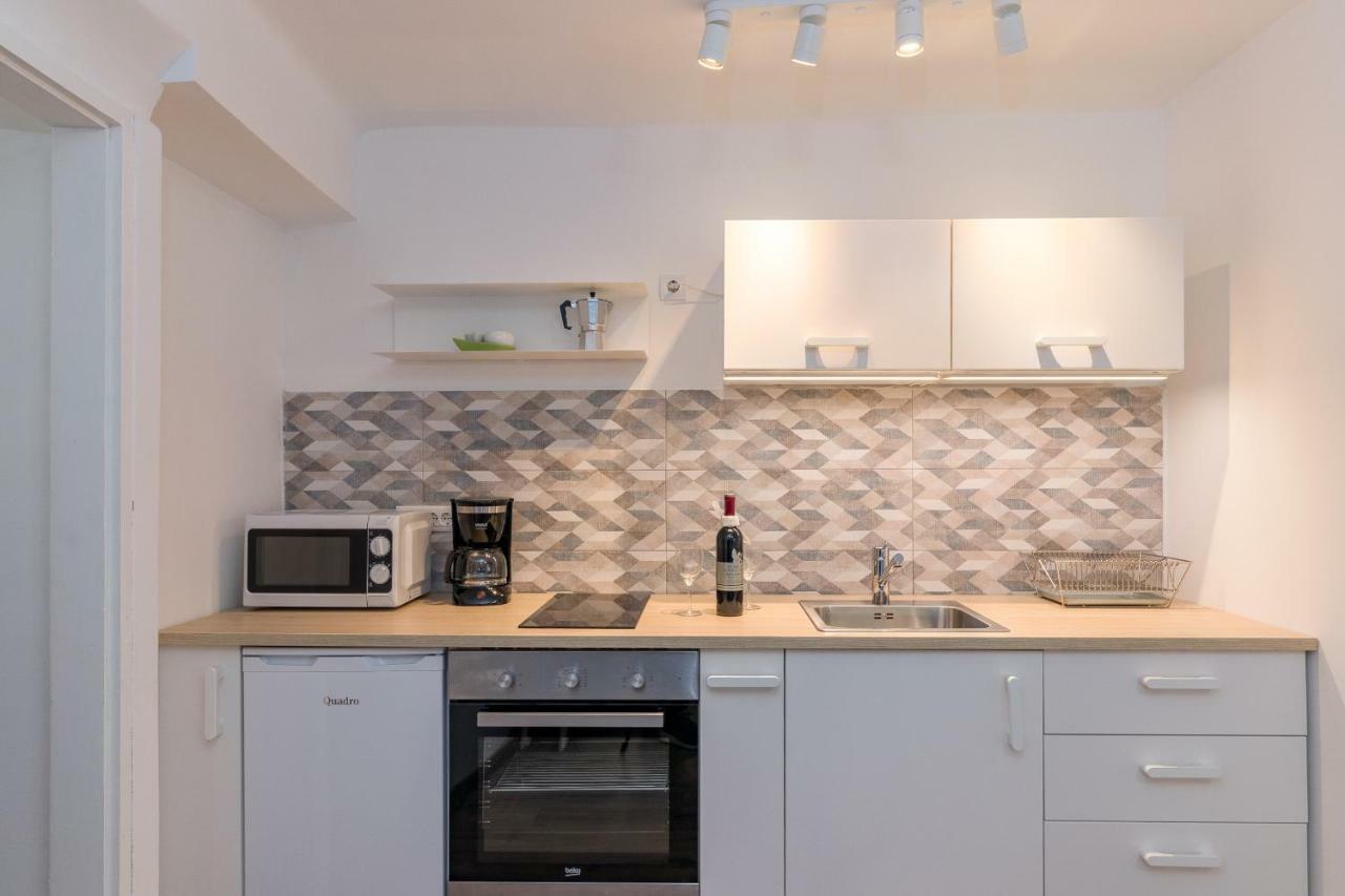 Central New Apartment Nonna Mara Rovigno Esterno foto